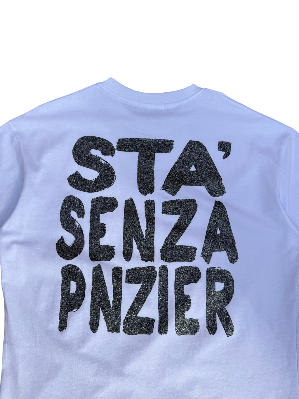T-Shirt BoxyFit Scritta Retro “STA SENZA PNZIER” argentata brillantinata