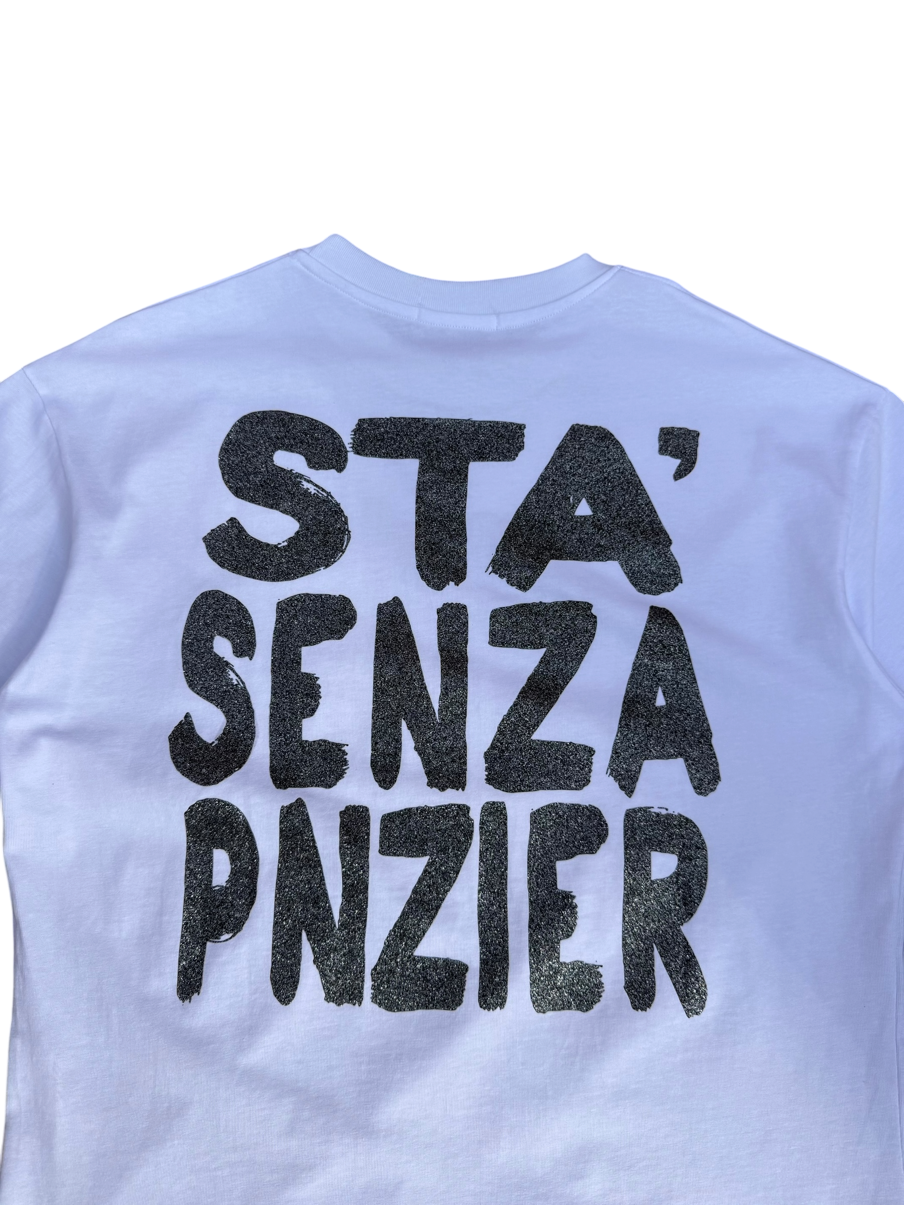 T-Shirt BoxyFit Scritta Retro “STA SENZA PNZIER” argentata brillantinata