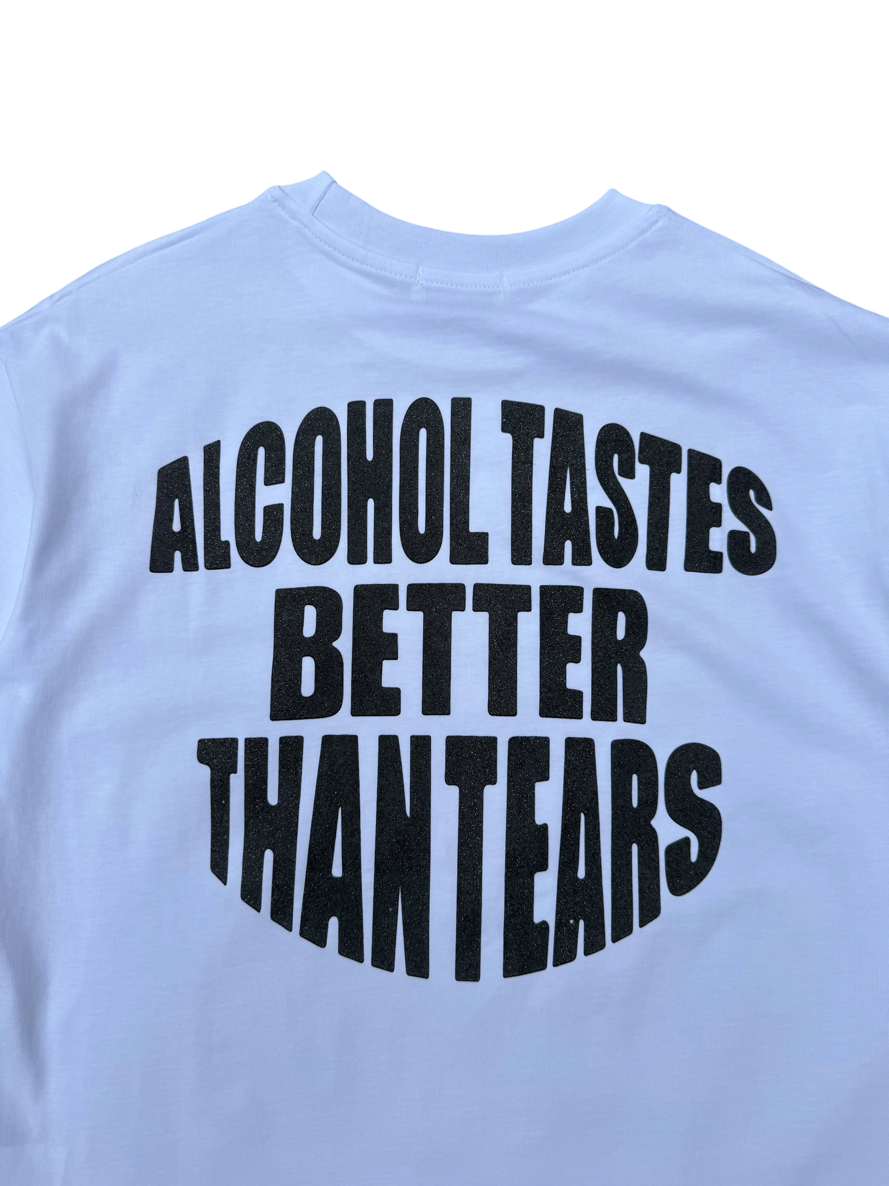T-Shirt BoxyFit Scritta Retro "ALCOHOL TASTES BETTER THAN TEARS " Nera Brillantinata